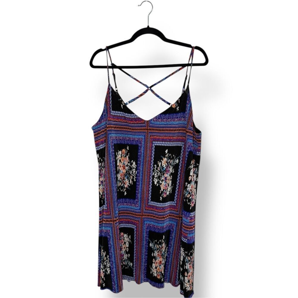 Socialite Women’s XL Multicolor Floral Shift Dress Criss Cross Back V-Neck Boho‎